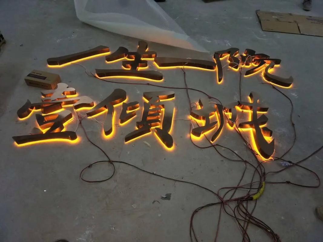 人生最好的作品就是自己,哪怕无人欣赏也要学会独自绽放.#发光